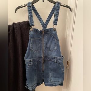 American Eagle super stretch short denim overalls. Size medium.